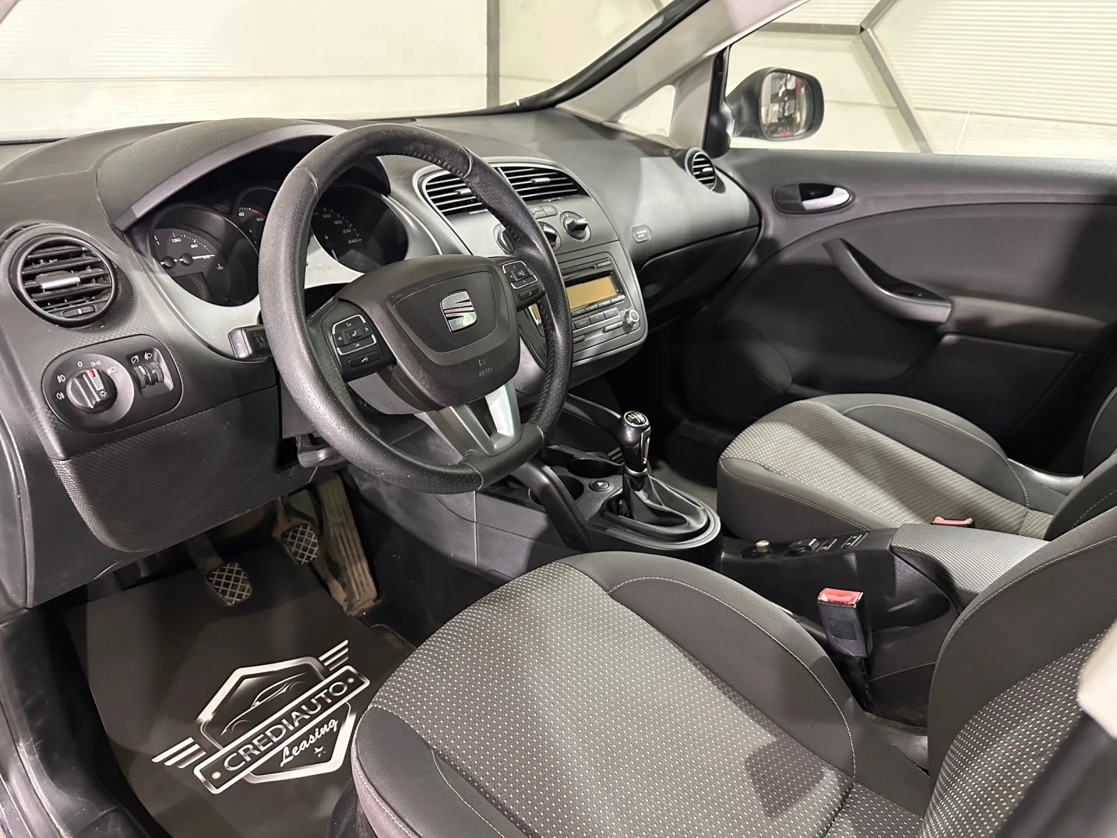 Seat Altea 1.6TDI 105hp, снимка 7 - Автомобили и джипове - 53861754