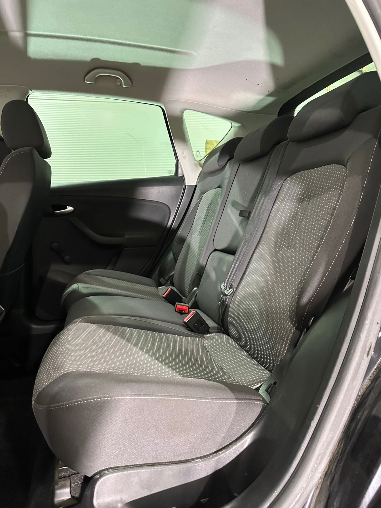 Seat Altea 1.6TDI 105hp, снимка 10 - Автомобили и джипове - 53861754