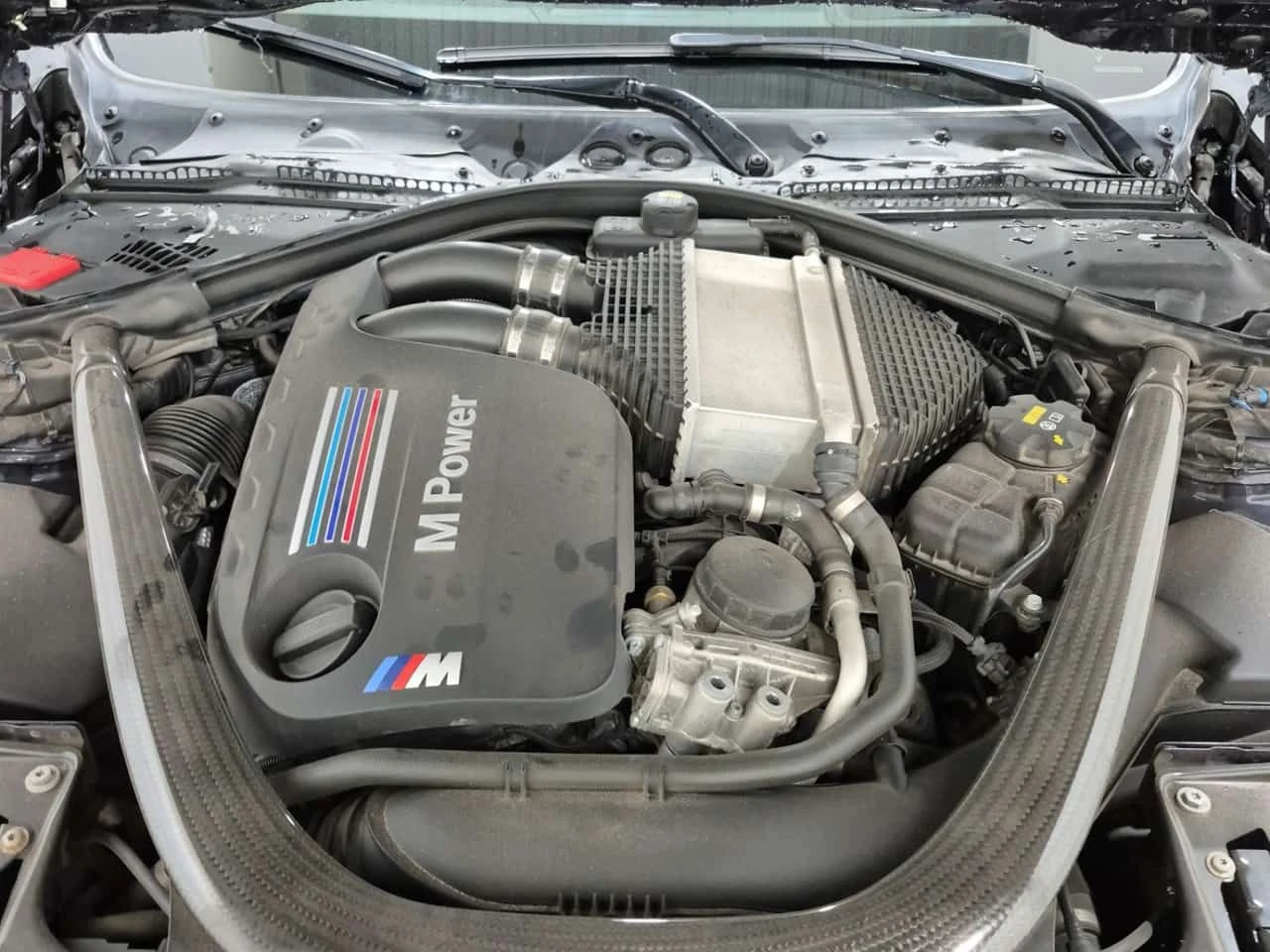 BMW M3 * CARFAX * АВТОКРЕДИТ БЕЗ ПЪРВОНАЧАЛНА ВНОСКА, снимка 16 - Автомобили и джипове - 54627380