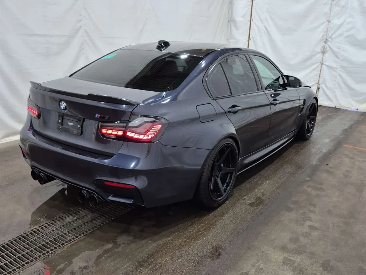 BMW M3 * CARFAX * АВТОКРЕДИТ БЕЗ ПЪРВОНАЧАЛНА ВНОСКА, снимка 3 - Автомобили и джипове - 54627380