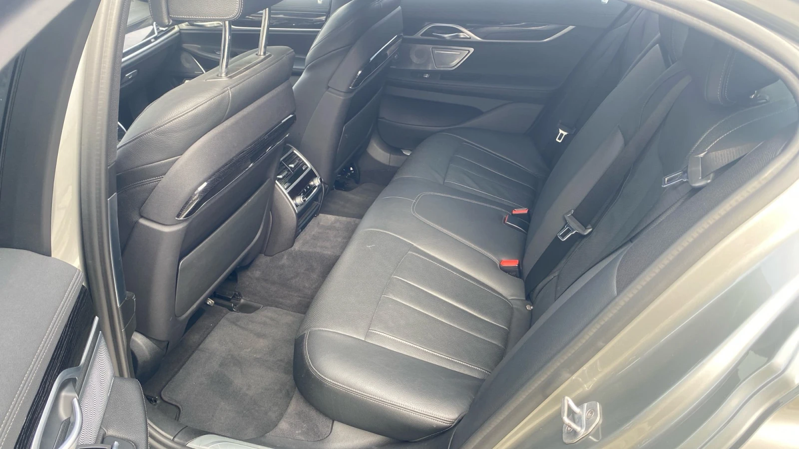 BMW 740 40D - M Sport - Head Up - Massage - B&W - Xdrive, снимка 16 - Автомобили и джипове - 54959514