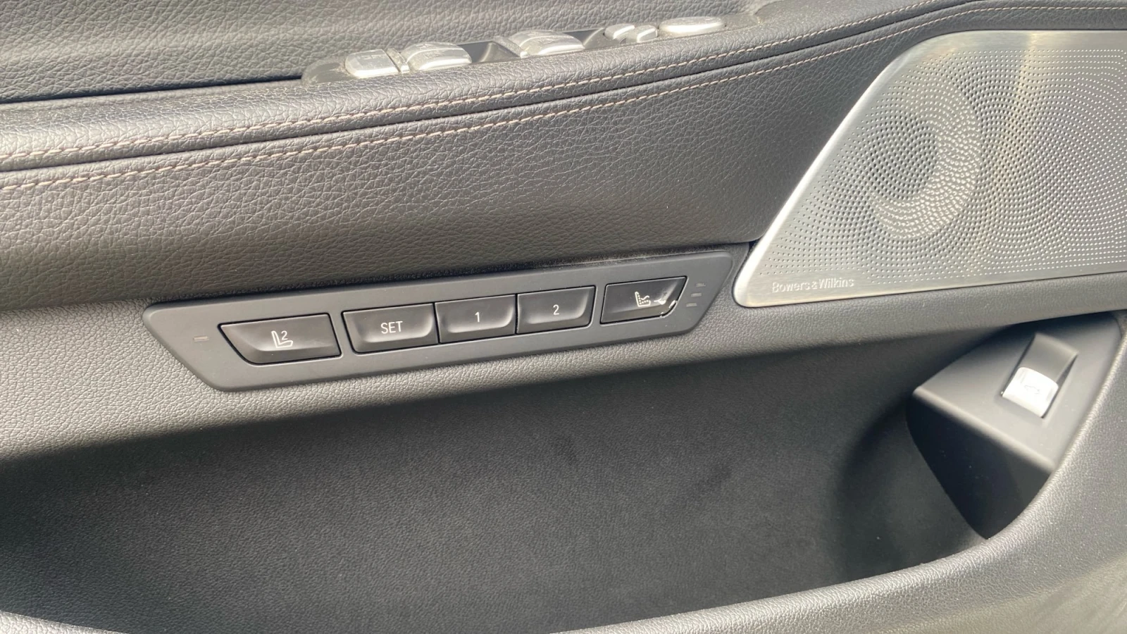 BMW 740 40D - M Sport - Head Up - Massage - B&W - Xdrive, снимка 9 - Автомобили и джипове - 54959514