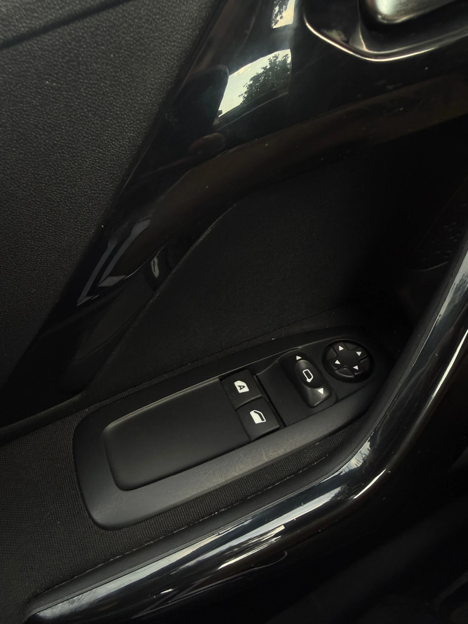 Peugeot 208, снимка 9 - Автомобили и джипове - 55773787