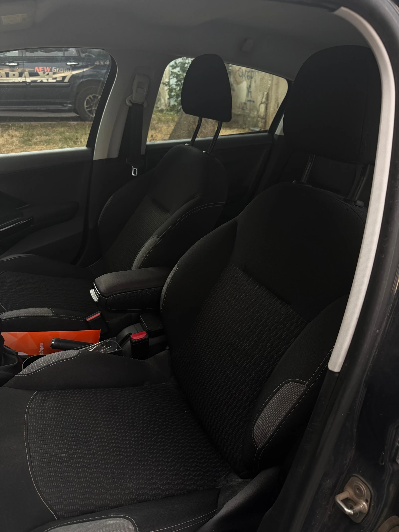 Peugeot 208, снимка 10 - Автомобили и джипове - 55773787