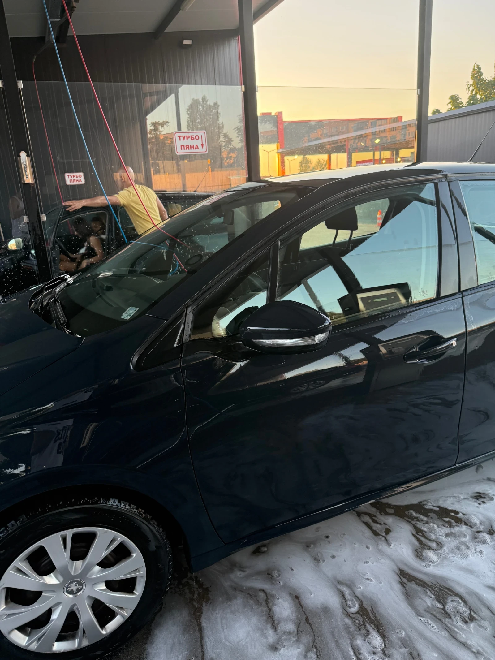 Peugeot 208, снимка 3 - Автомобили и джипове - 55773787