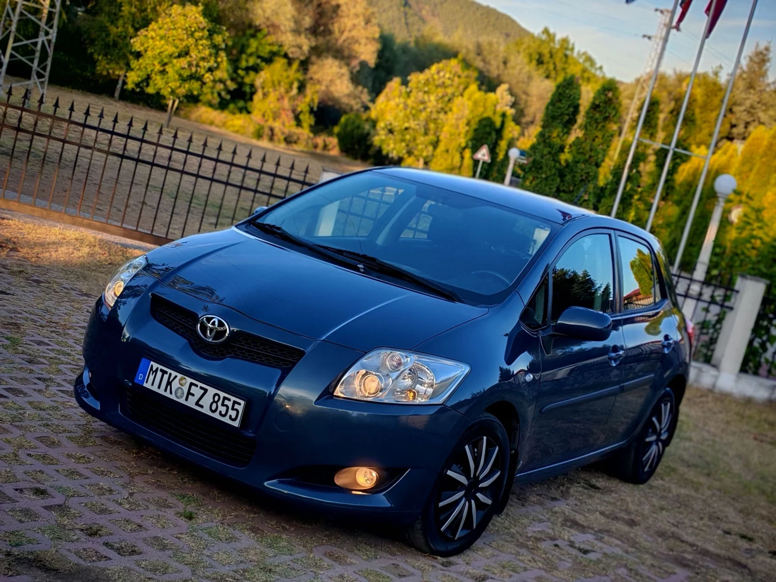 Toyota Auris 1.4D4D(90)* FACELIFT* КЛИМАТРОНИК* НОВ ВНОС* , снимка 2 - Автомобили и джипове - 56074727
