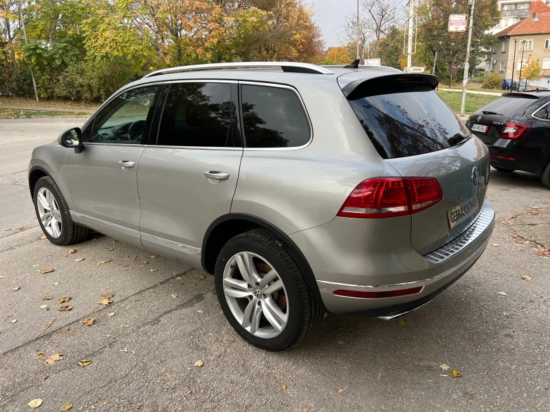 VW Touareg 3.0TDi, снимка 14 - Автомобили и джипове - 47782122