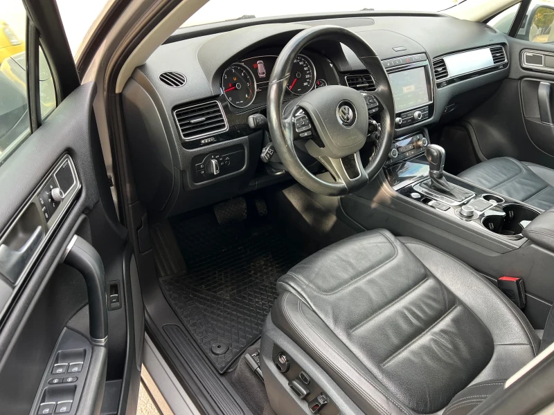 VW Touareg 3.0TDi, снимка 8 - Автомобили и джипове - 47782122