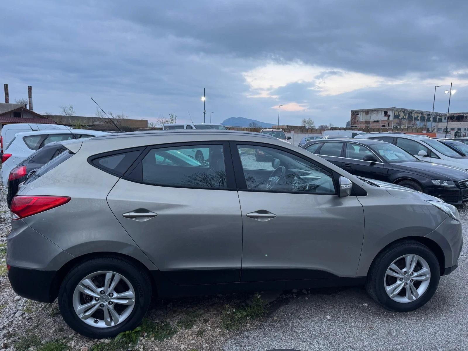 Hyundai IX35 2.0i ГАЗОВ ИНЖЕКЦИОН КЛИМА - изображение 8