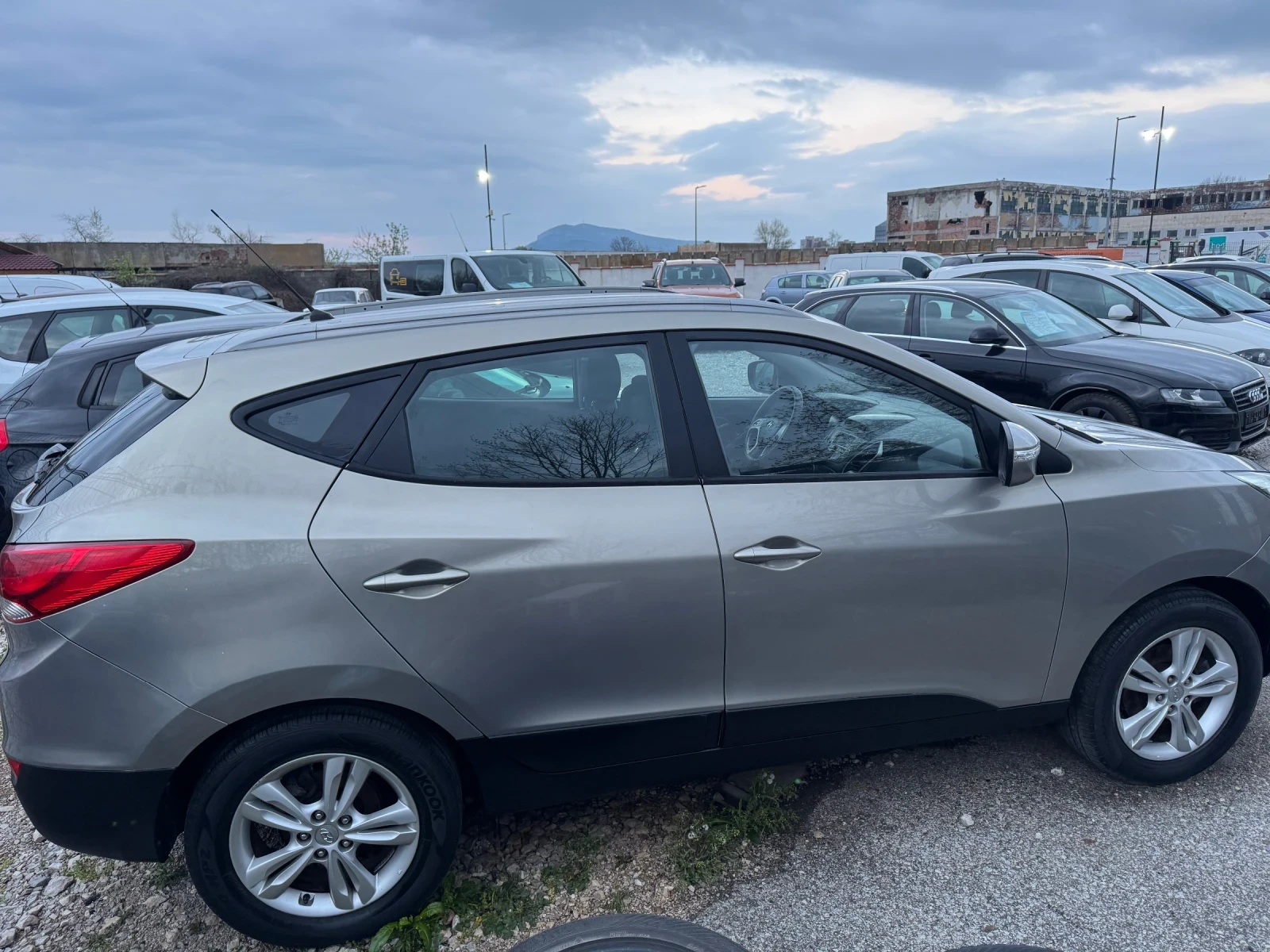 Hyundai IX35 2.0i ГАЗОВ ИНЖЕКЦИОН КЛИМА - изображение 7