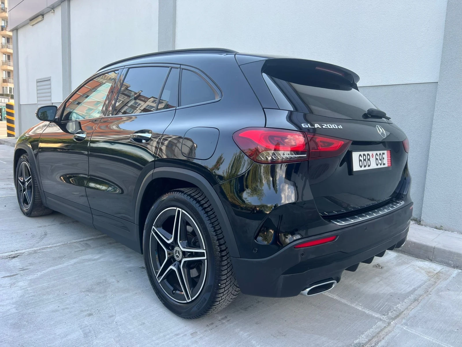 Mercedes-Benz GLA 200 d AMG/PANO/CARBON/FULL - изображение 4