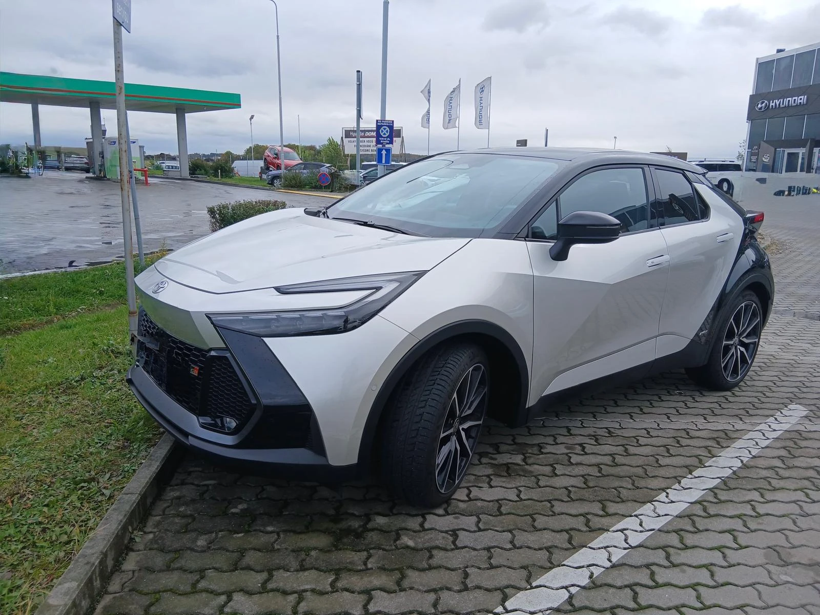 Toyota C-HR 2.0 HEV GR SPORT 4X4 PREMIERE EDITION НАЛИЧНА!!! - изображение 2