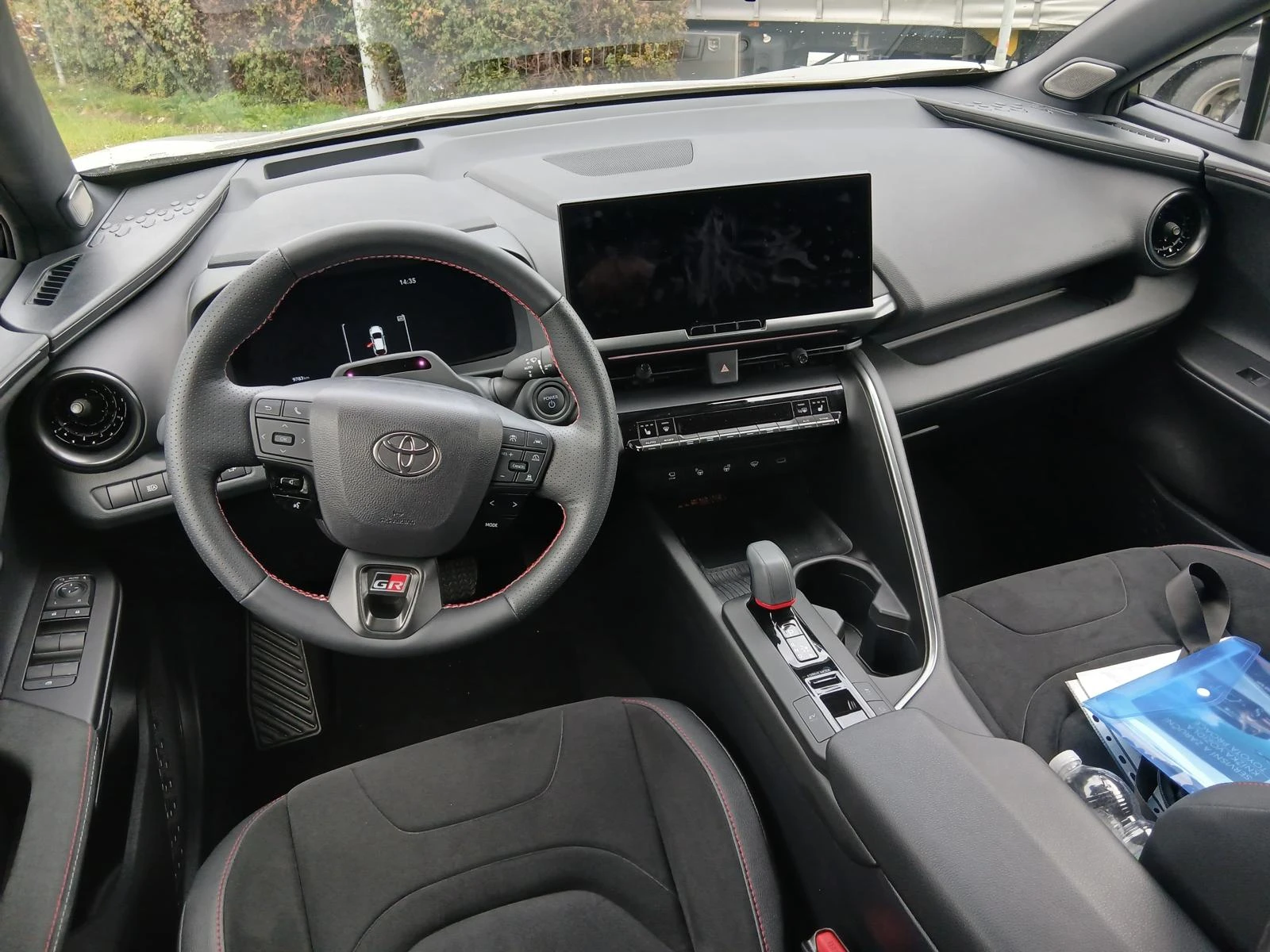 Toyota C-HR 2.0 HEV GR SPORT 4X4 PREMIERE EDITION НАЛИЧНА!!! - изображение 9