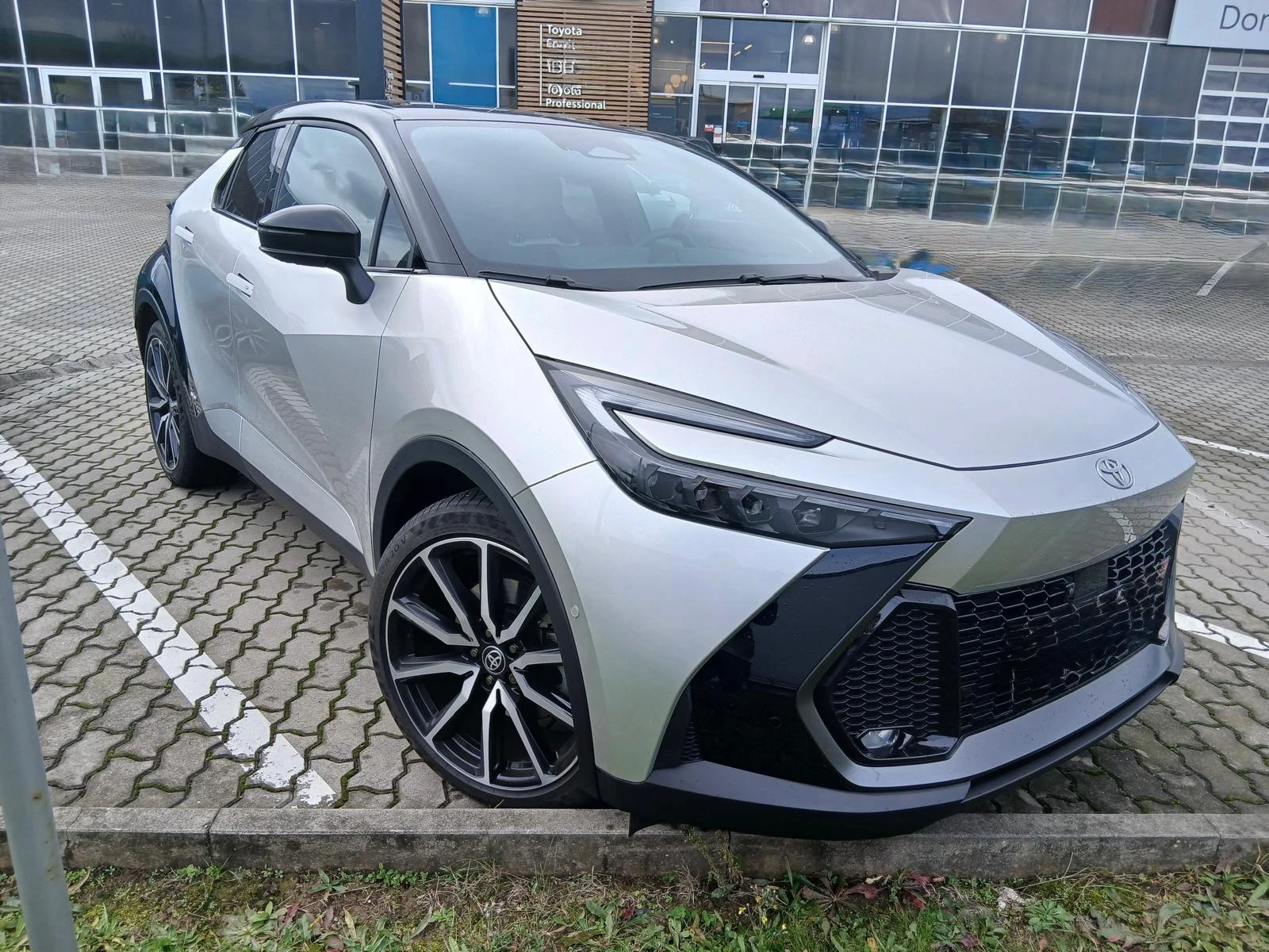 Toyota C-HR 2.0 HEV GR SPORT 4X4 PREMIERE EDITION НАЛИЧНА!!! - изображение 3