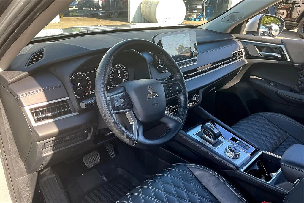 Mitsubishi Outlander GT ПОДГРЕВ* PANO* HEAD-UP* 360CAM* BLINDSPOT*  - изображение 6