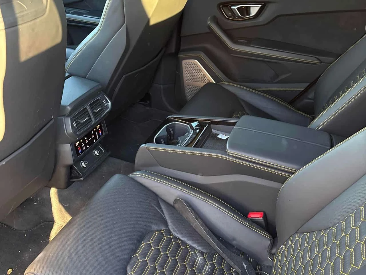 Lamborghini Urus /B&O/HUD/DISTRONIC/360/, снимка 3 - Автомобили и джипове - 54001703