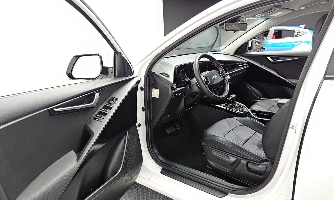 Kia Niro Trendy* ДИГ* ТАБЛО* КАМЕРИ* 360* KEYLESS* ПОДГРЕВ*, снимка 7 - Автомобили и джипове - 54214874