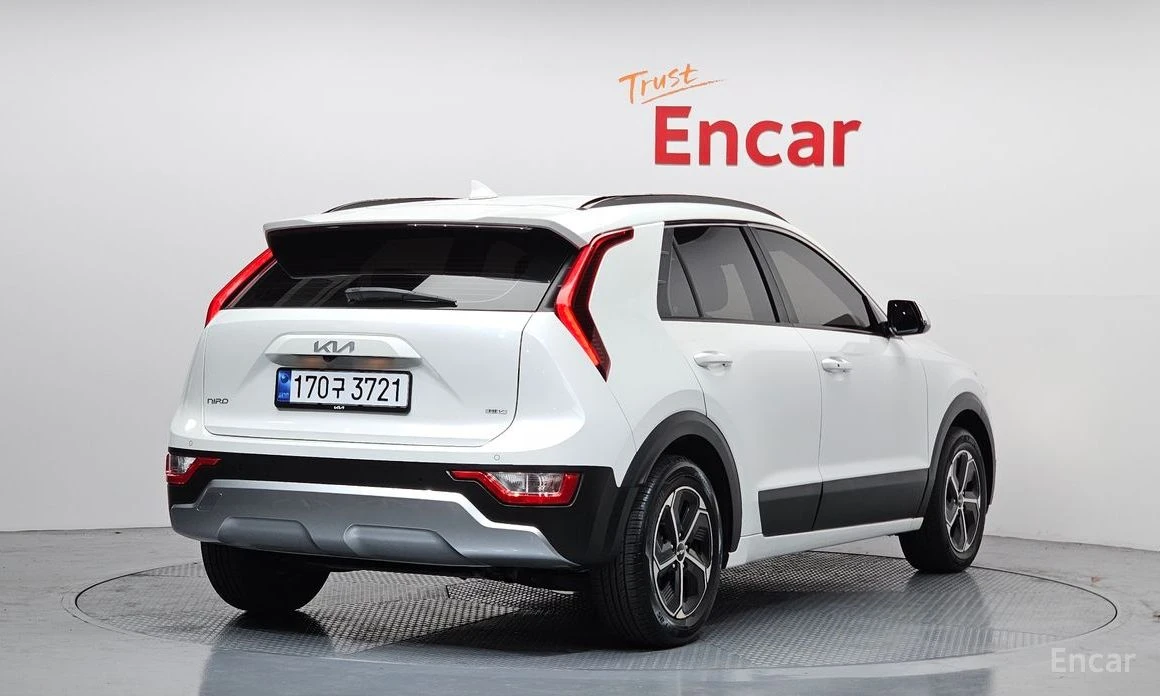 Kia Niro Trendy* ДИГ* ТАБЛО* КАМЕРИ* 360* KEYLESS* ПОДГРЕВ*, снимка 3 - Автомобили и джипове - 54214874