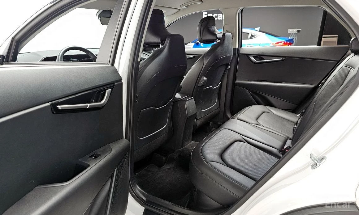 Kia Niro Trendy* ДИГ* ТАБЛО* КАМЕРИ* 360* KEYLESS* ПОДГРЕВ*, снимка 8 - Автомобили и джипове - 54214874