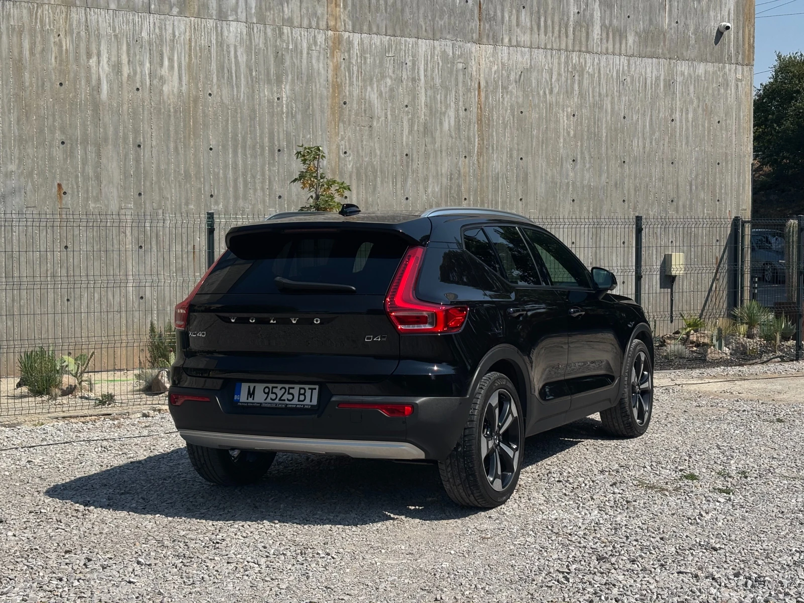 Volvo XC40 D4, снимка 3 - Автомобили и джипове - 56046554