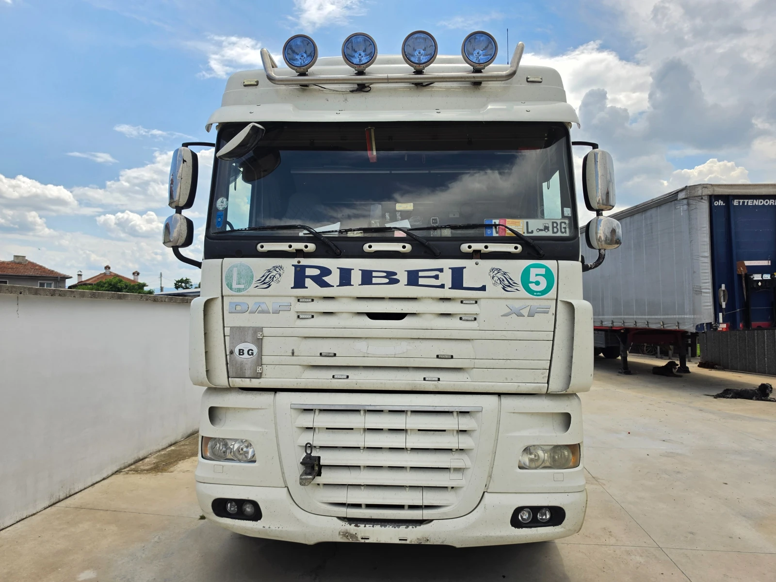 Daf XF 105 + РЕМАРКЕ ШВАРЦ МЮЛЕР, снимка 2 - Камиони - 54831567