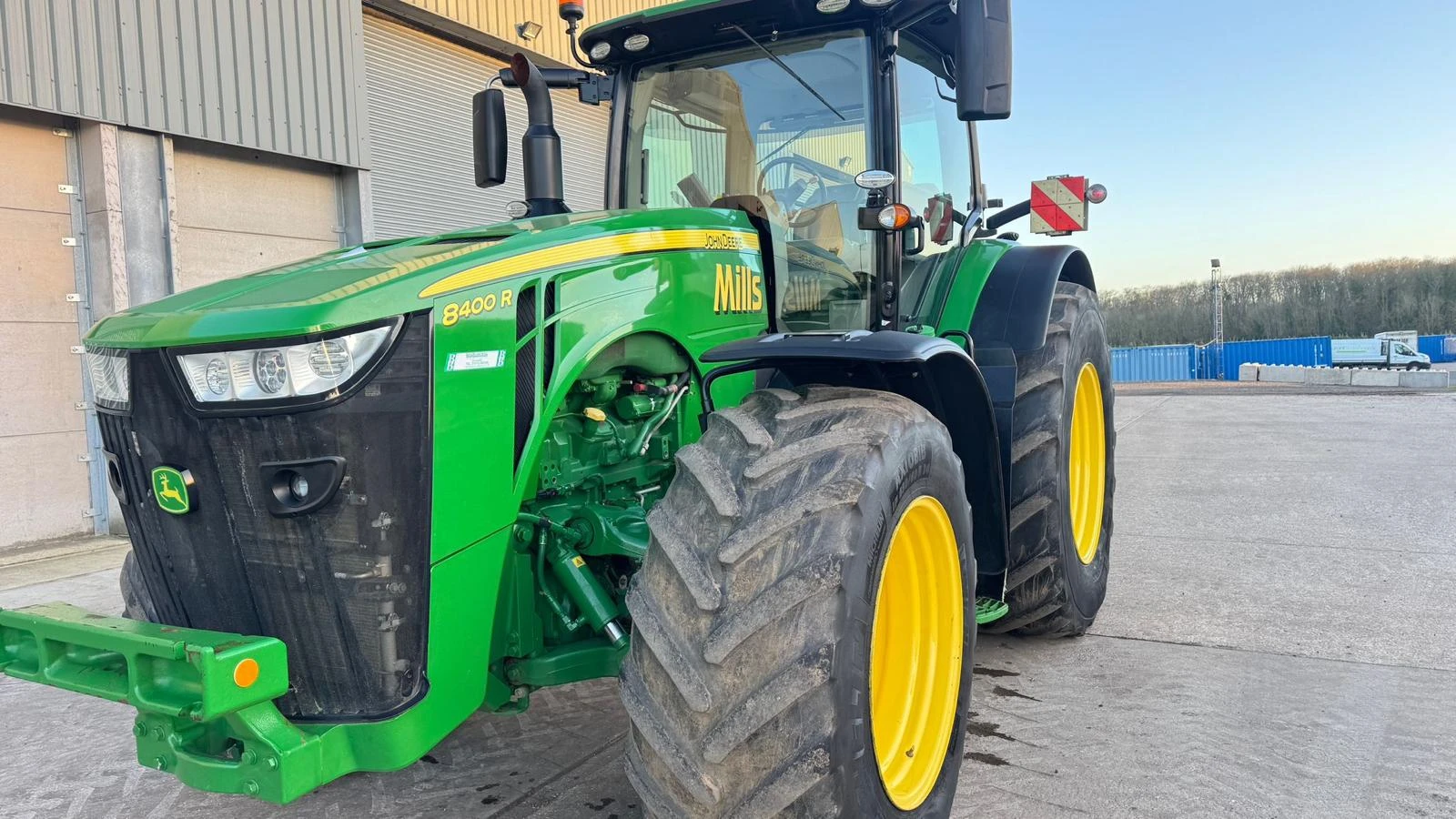 ������� John Deere 8400R ������ � ������� ����� 3.8% | Mobile.bg � ����������� 1