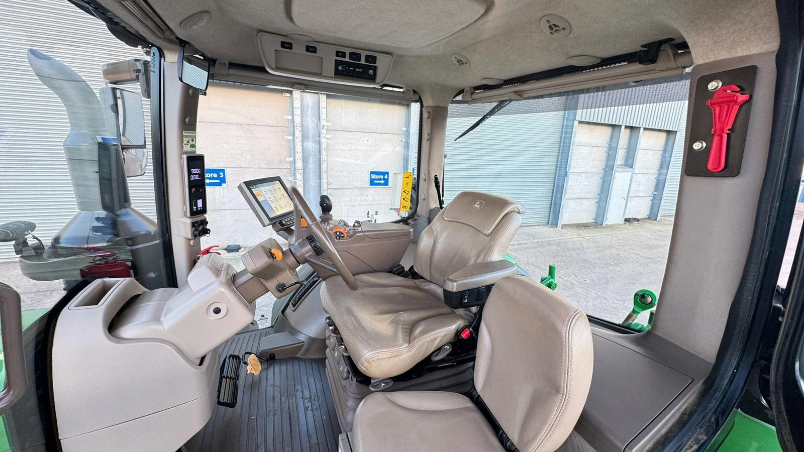 ������� John Deere 8400R ������ � ������� ����� 3.8% | Mobile.bg � ����������� 6