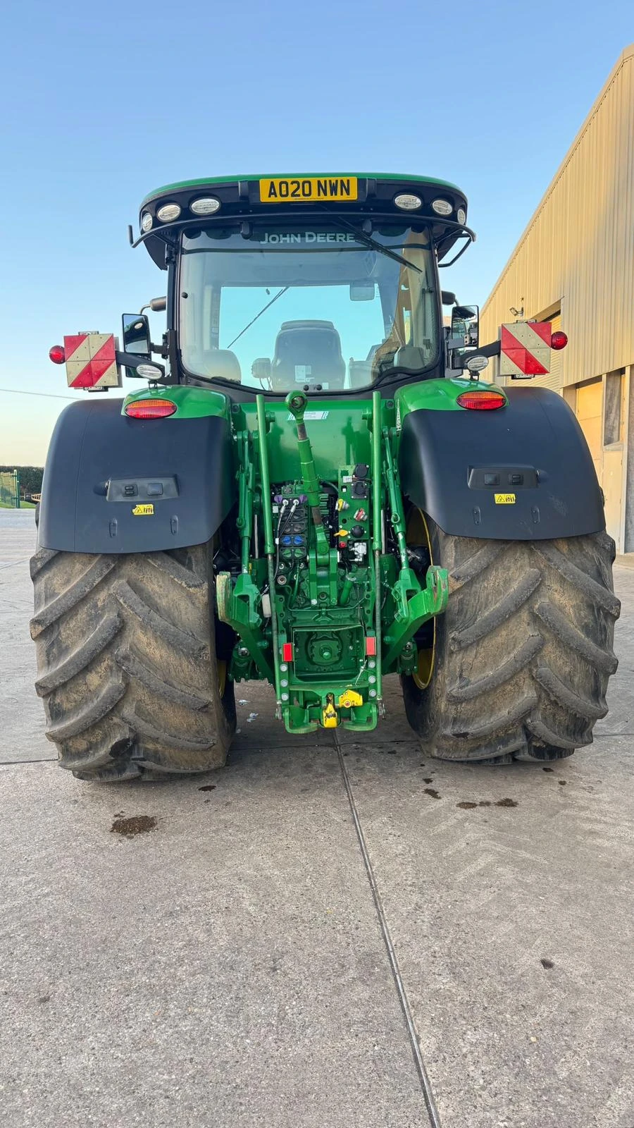 ������� John Deere 8400R ������ � ������� ����� 3.8% | Mobile.bg � ����������� 4