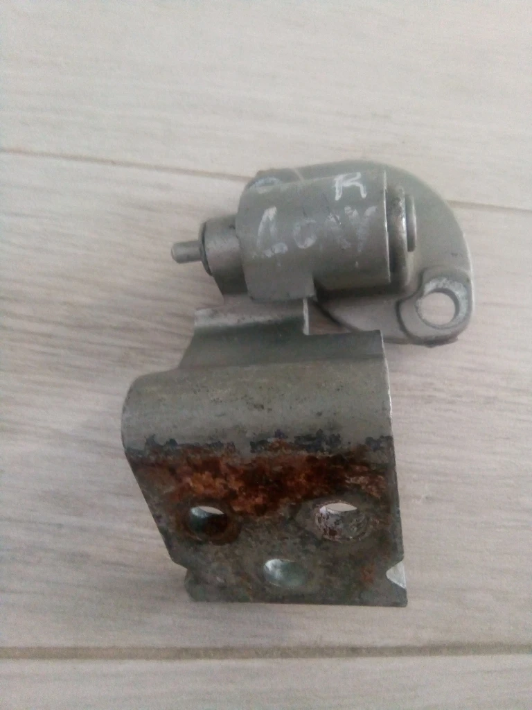 панта врата предна дясна долна Мерцедес Вито