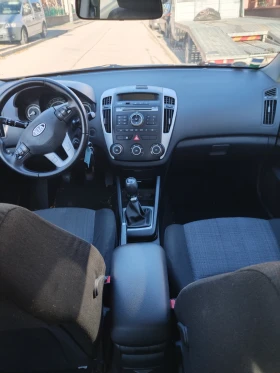 Kia Ceed 1.6 CRDI ШЕСТ СКОРОСТИ , снимка 11