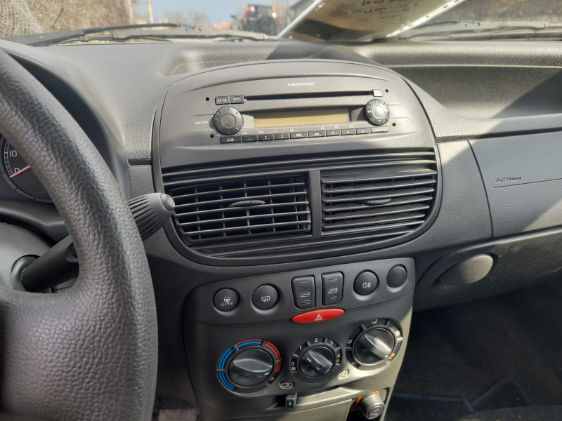 Fiat Punto 1.3, снимка 8 - Автомобили и джипове - 46372820