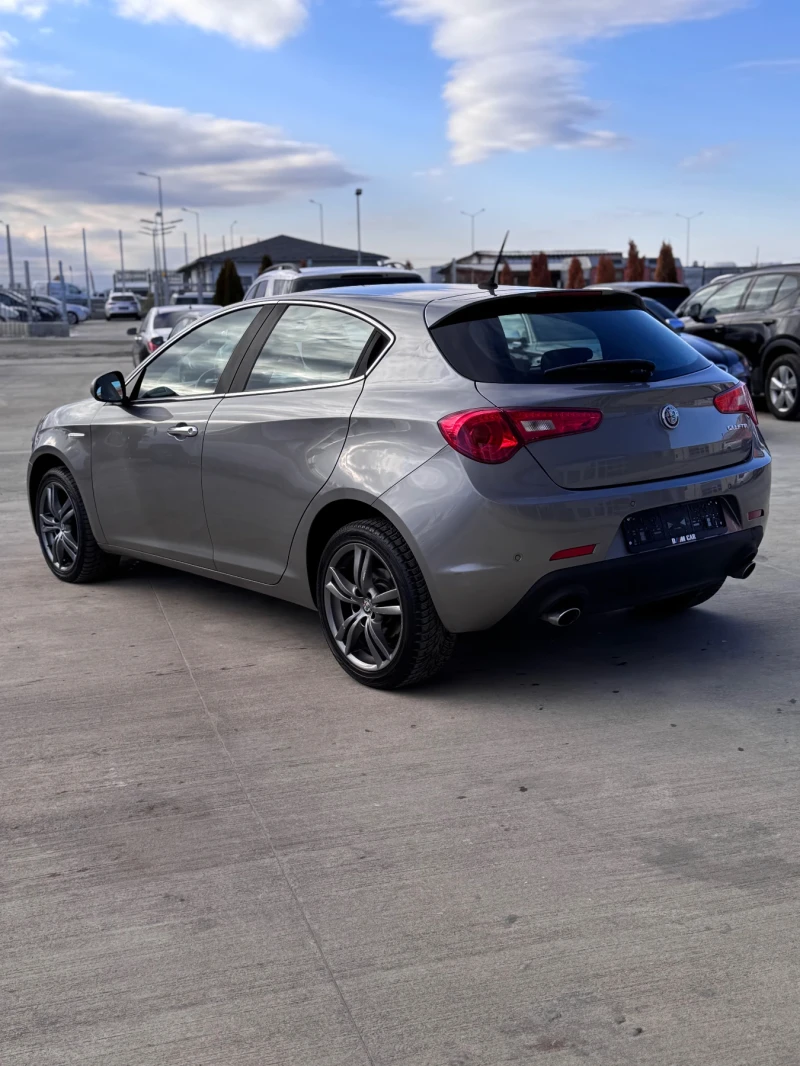 Alfa Romeo Giulietta * АВТОМАТИК* НОВИ ГУМИ* , снимка 5 - Автомобили и джипове - 48321215