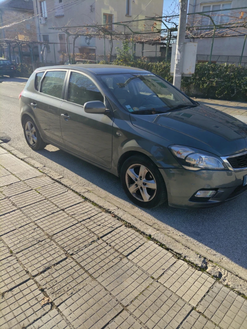 Kia Ceed 1.6 CRDI ШЕСТ СКОРОСТИ , снимка 4 - Автомобили и джипове - 48375745