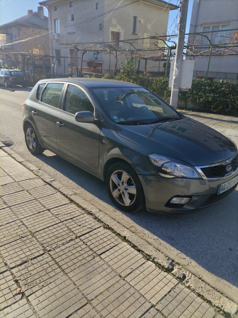 Kia Ceed 1.6 CRDI ШЕСТ СКОРОСТИ , снимка 3 - Автомобили и джипове - 48375745