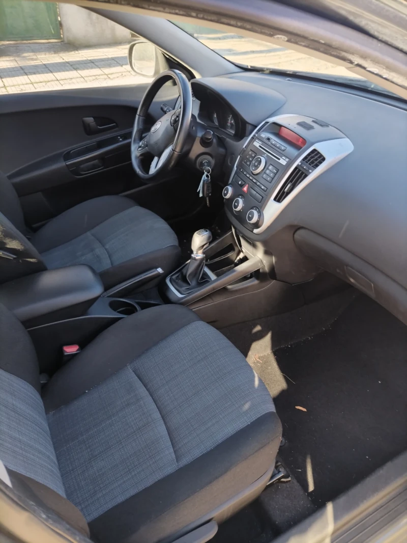 Kia Ceed 1.6 CRDI ШЕСТ СКОРОСТИ , снимка 13 - Автомобили и джипове - 48375745