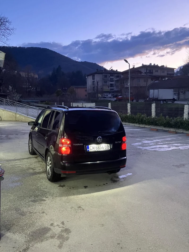 VW Touran 2.0 TDI, снимка 9 - Автомобили и джипове - 49087003