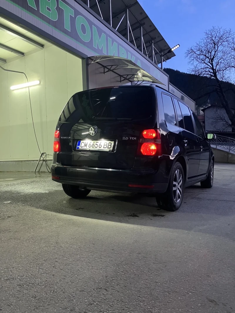 VW Touran 2.0 TDI, снимка 10 - Автомобили и джипове - 49087003