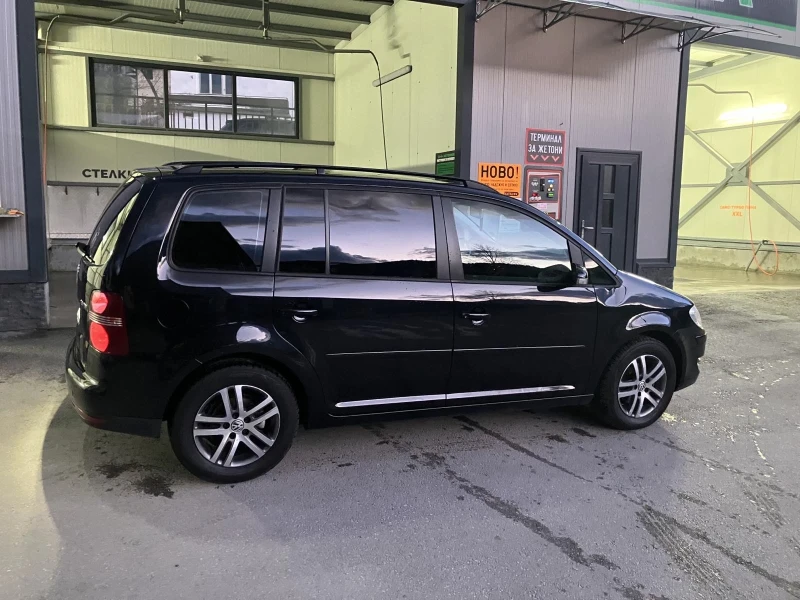 VW Touran 2.0 TDI, снимка 4 - Автомобили и джипове - 49087003