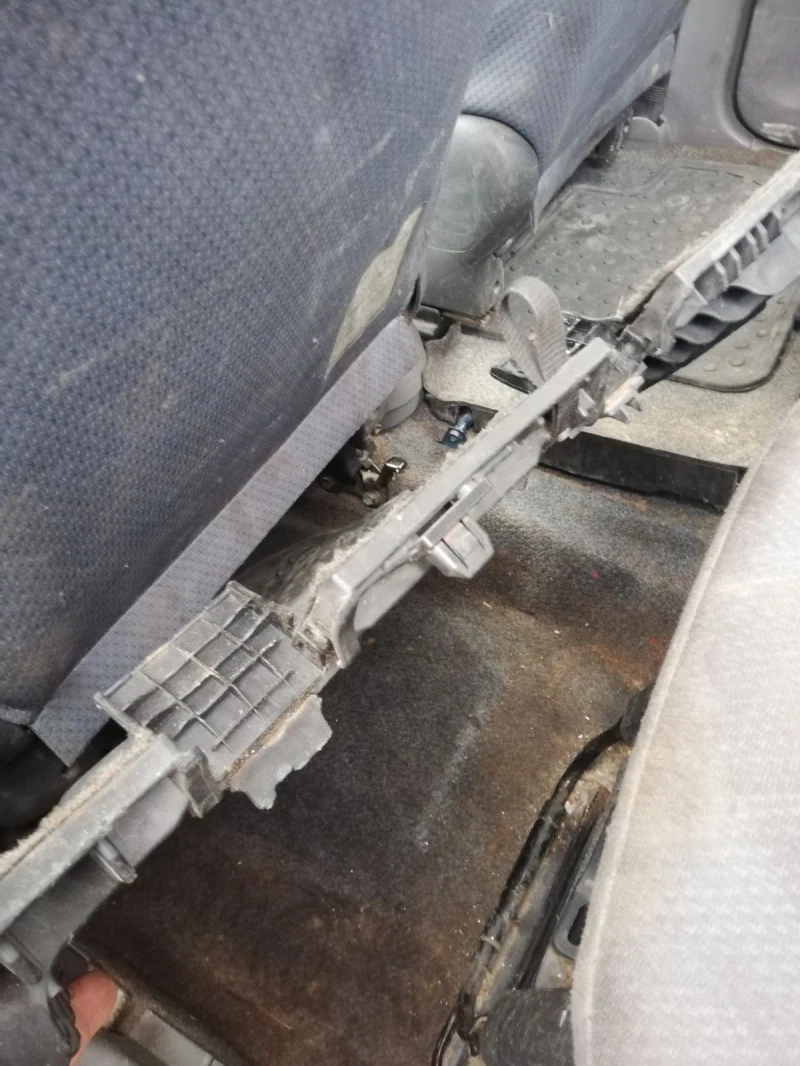 Toyota Yaris Verso, снимка 15 - Автомобили и джипове - 52866485