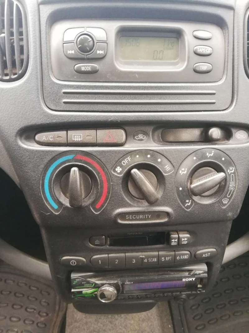 Toyota Yaris Verso, снимка 11 - Автомобили и джипове - 52866485