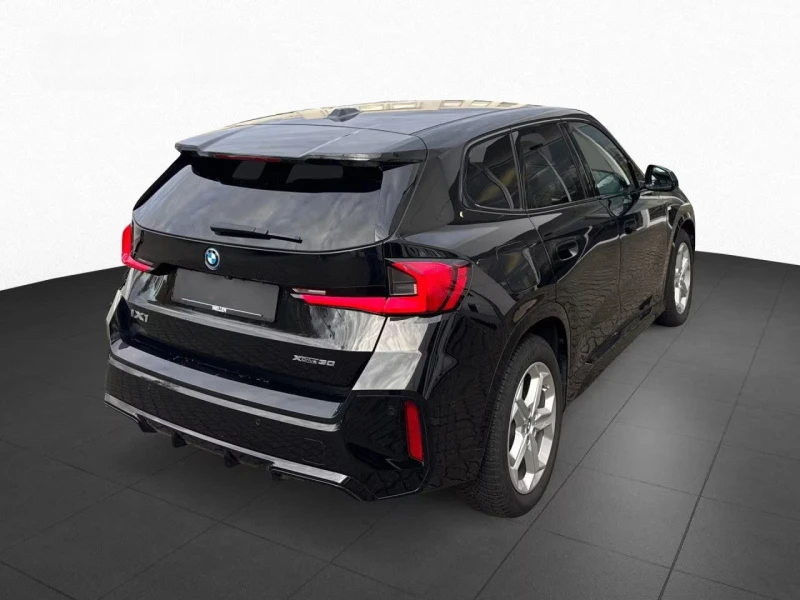 BMW iX1 xDrive30 M-Sport 360/Adaptive M/Head-Up/DA Pro, снимка 4 - Автомобили и джипове - 53533791