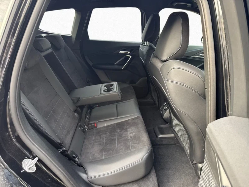 BMW iX1 xDrive30 M-Sport 360/Adaptive M/Head-Up/DA Pro, снимка 11 - Автомобили и джипове - 53533791