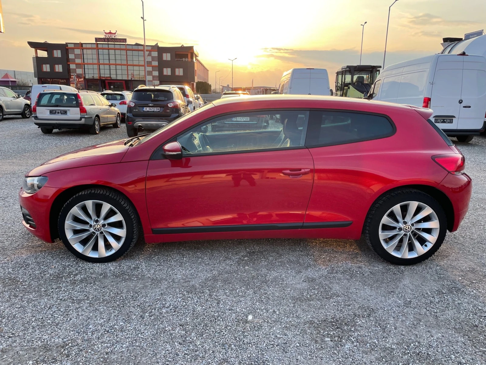 VW Scirocco 1.4 TSI Автоматик - изображение 4