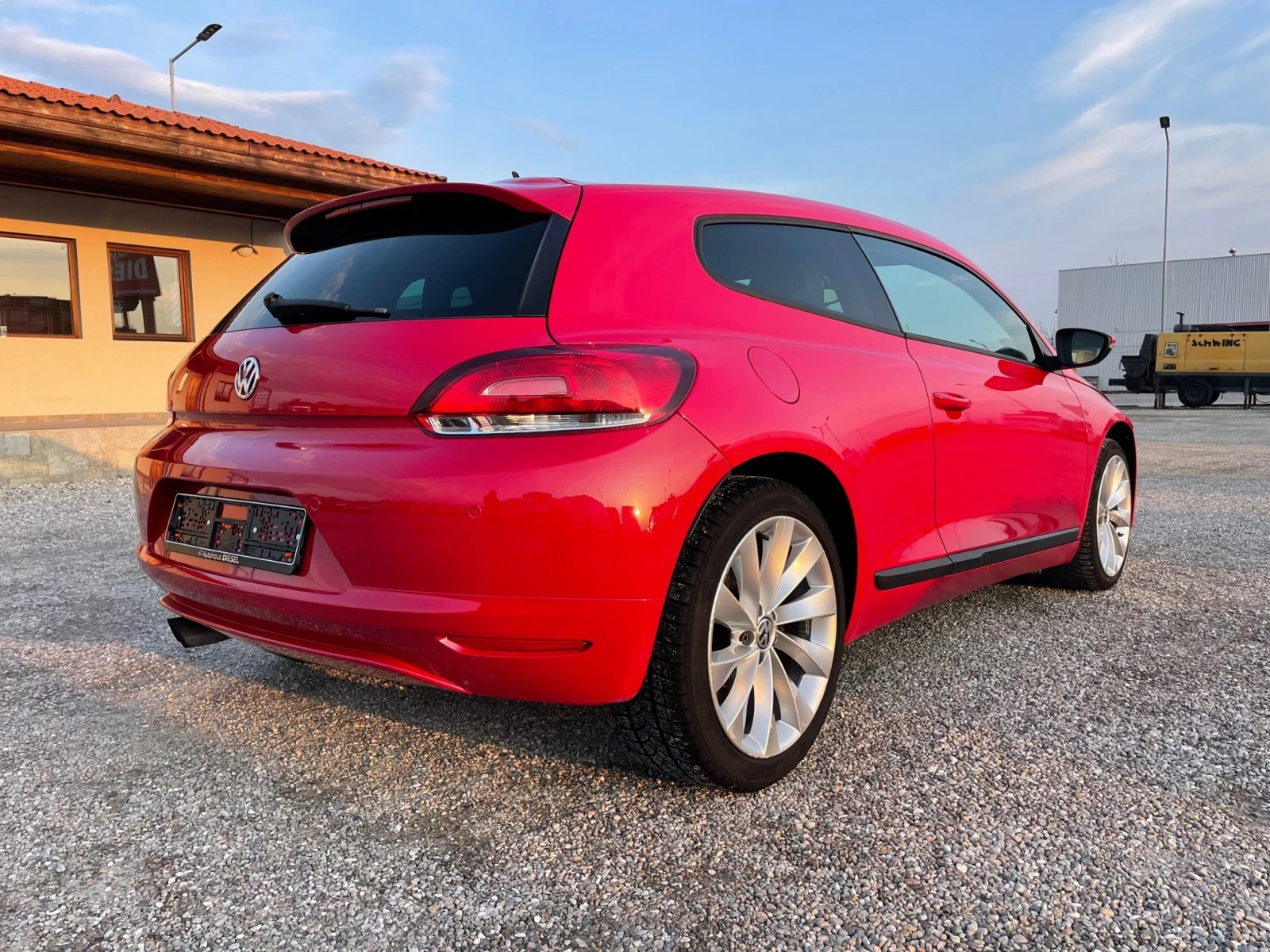 VW Scirocco 1.4 TSI Автоматик - изображение 7