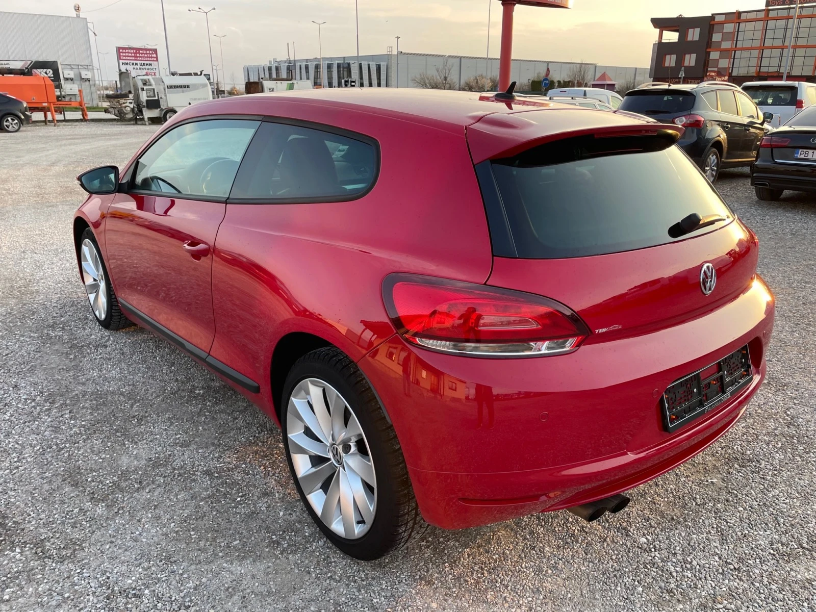 VW Scirocco 1.4 TSI Автоматик - изображение 5