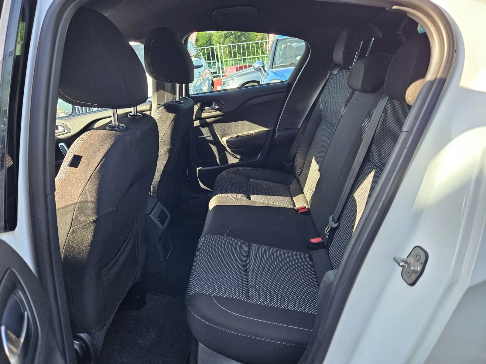 Citroen DS4 1.6 EHdi - изображение 10