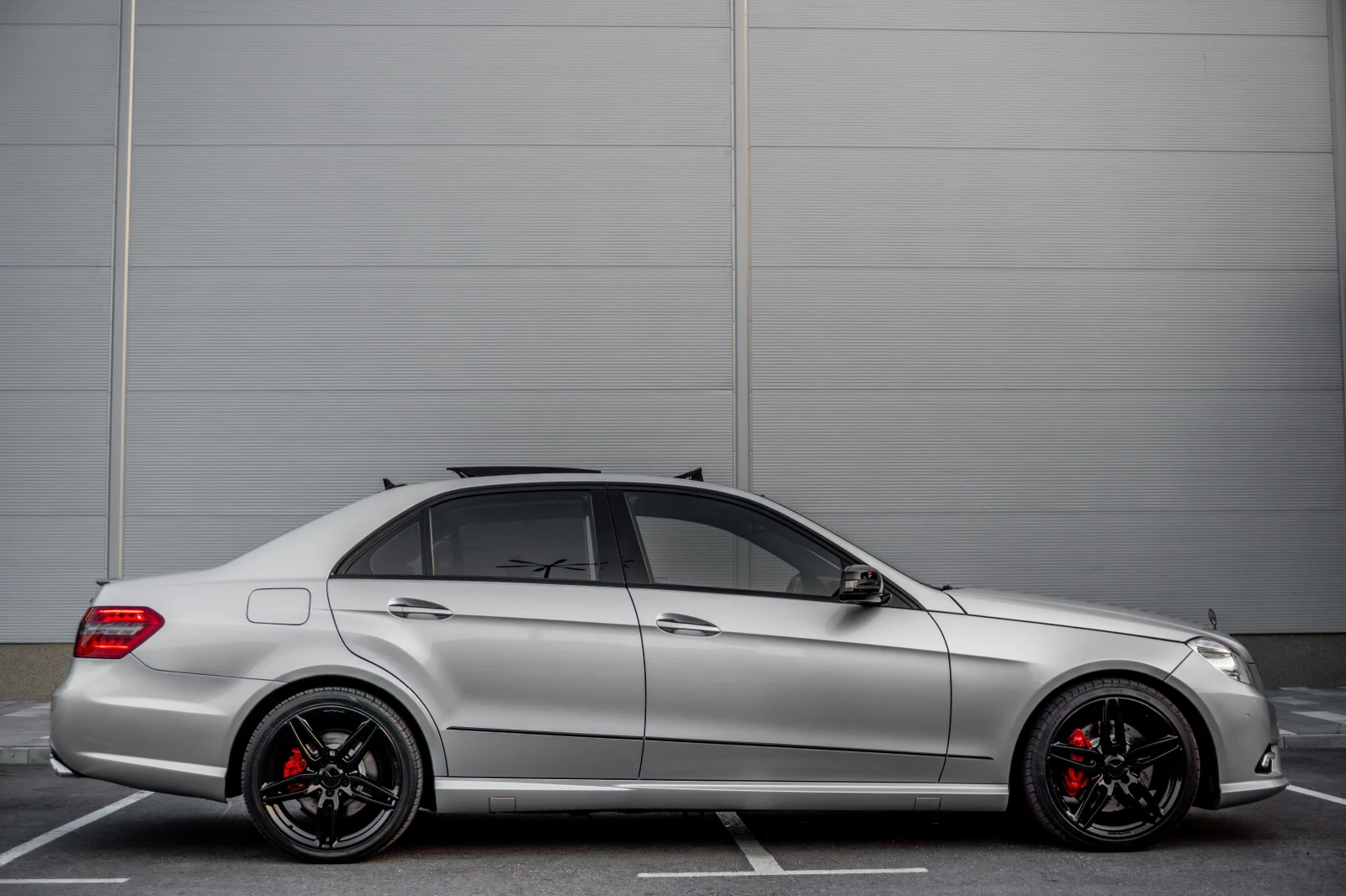 Mercedes-Benz E 500 V8* 388HP* AMG* CARBON* AMG SOUND* PANORAMA* FULL - изображение 6