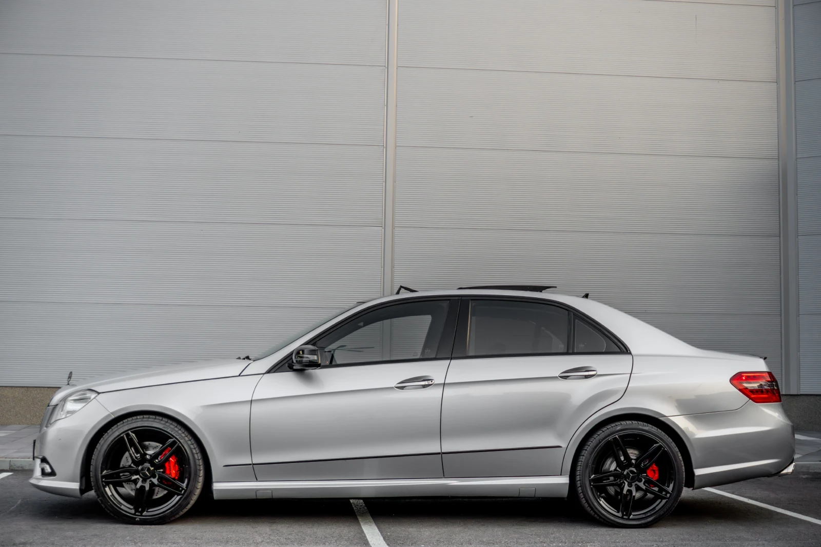 Mercedes-Benz E 500 V8* 388HP* AMG* CARBON* AMG SOUND* PANORAMA* FULL - изображение 2