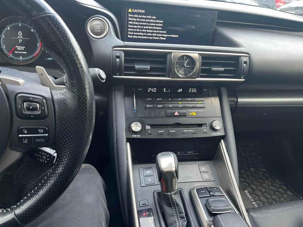 Lexus IS 300 2018 * CARFAX * БЕЗ ПЪРВОНАЧАЛНА ВНОСКА - изображение 10