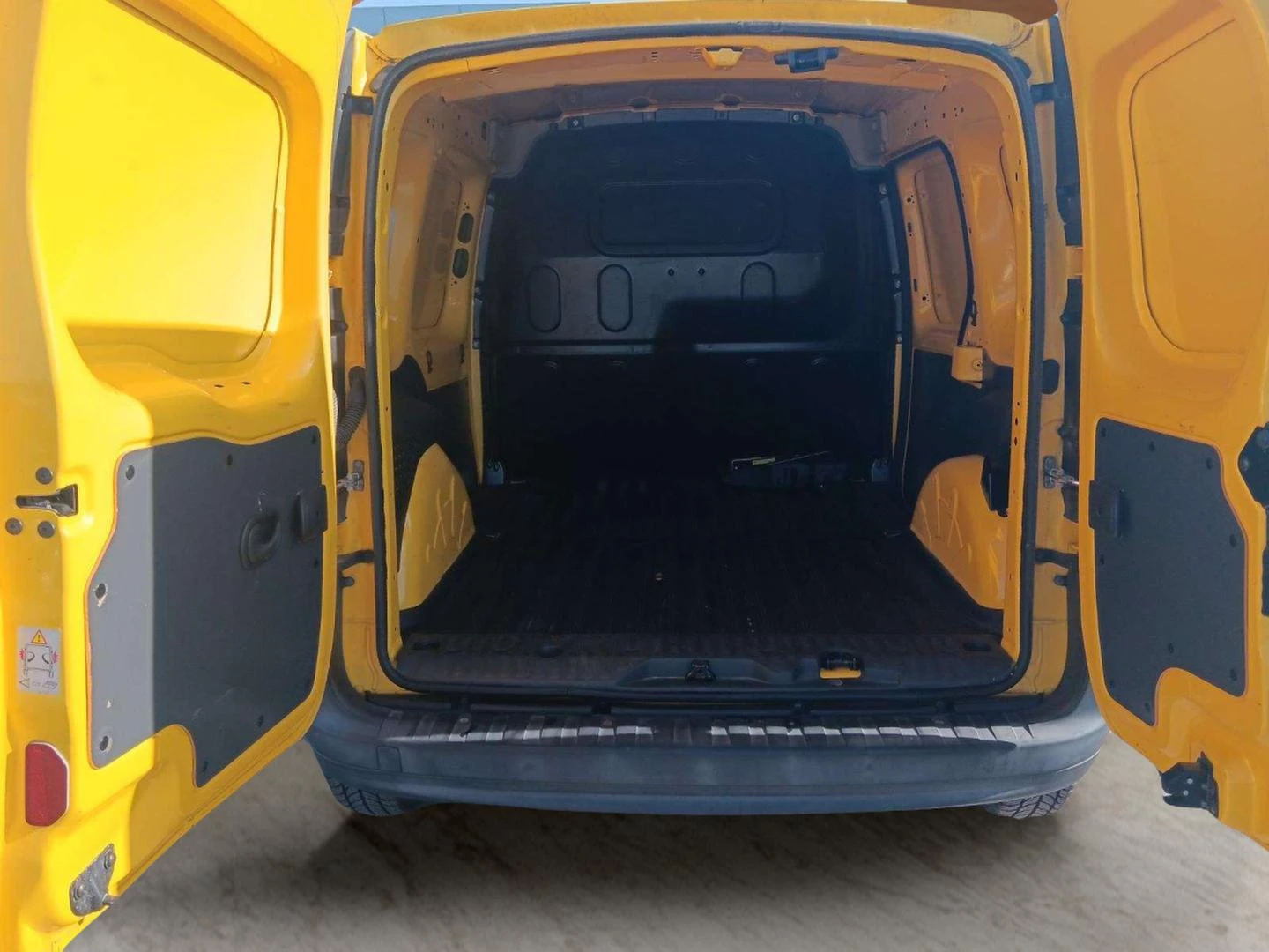 Renault Kangoo 1.5 dci, снимка 11 - Автомобили и джипове - 54541395